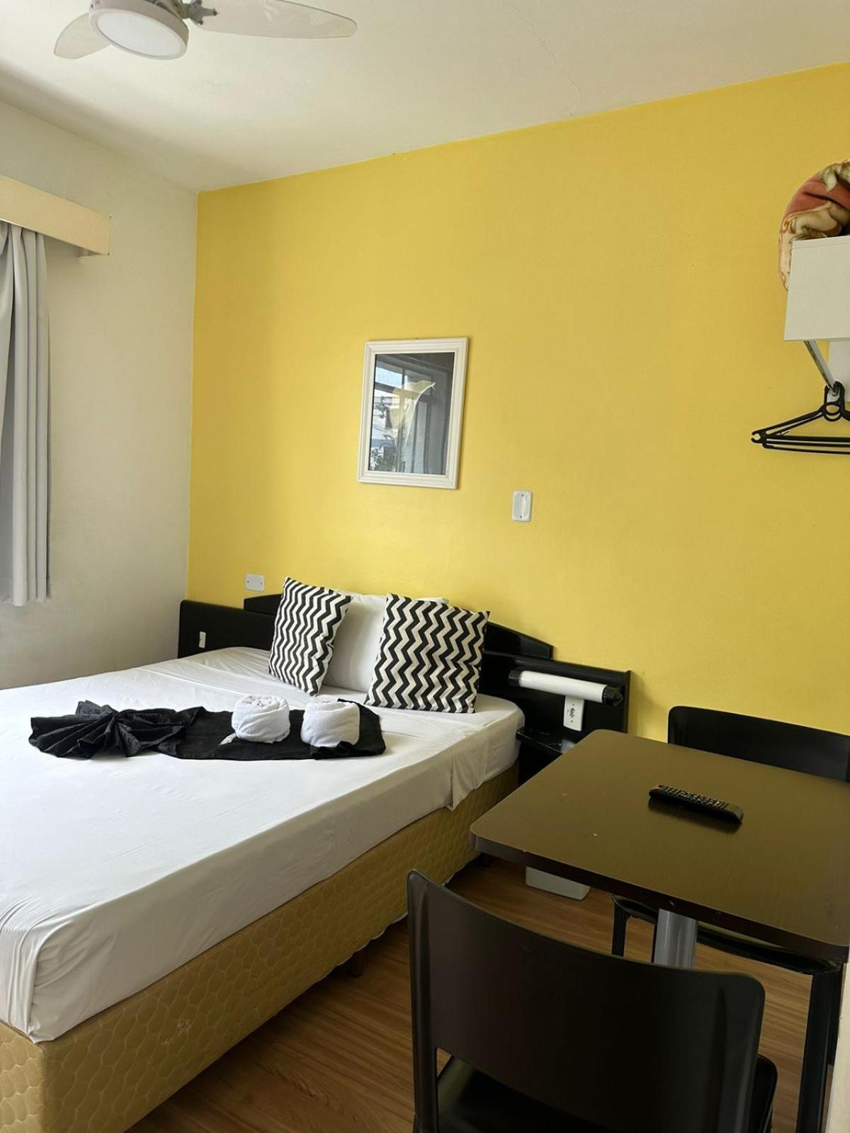 Hotel Blumenau Centro Curitiba Esterno foto